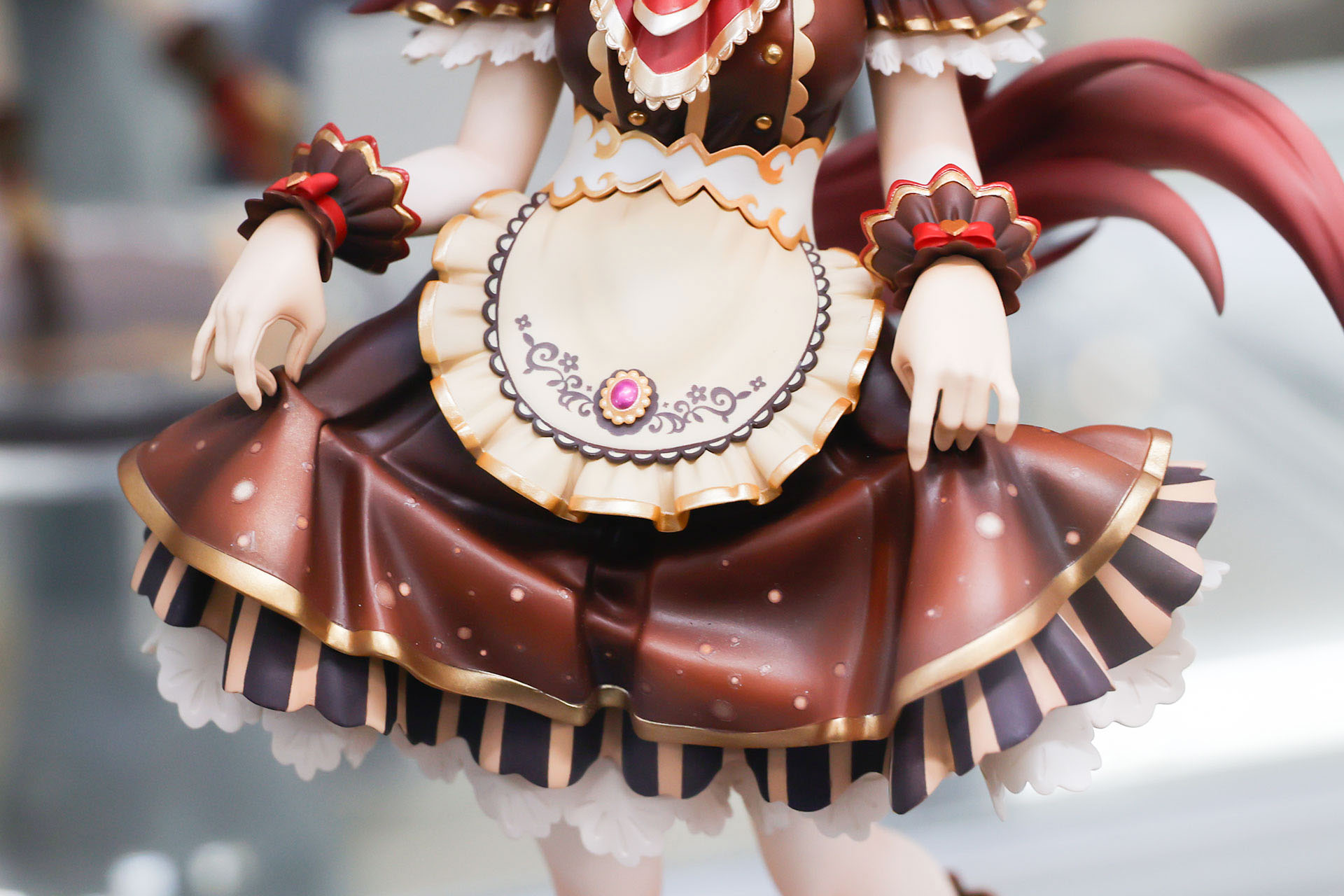 スカートのシワの入り方も素晴らしい