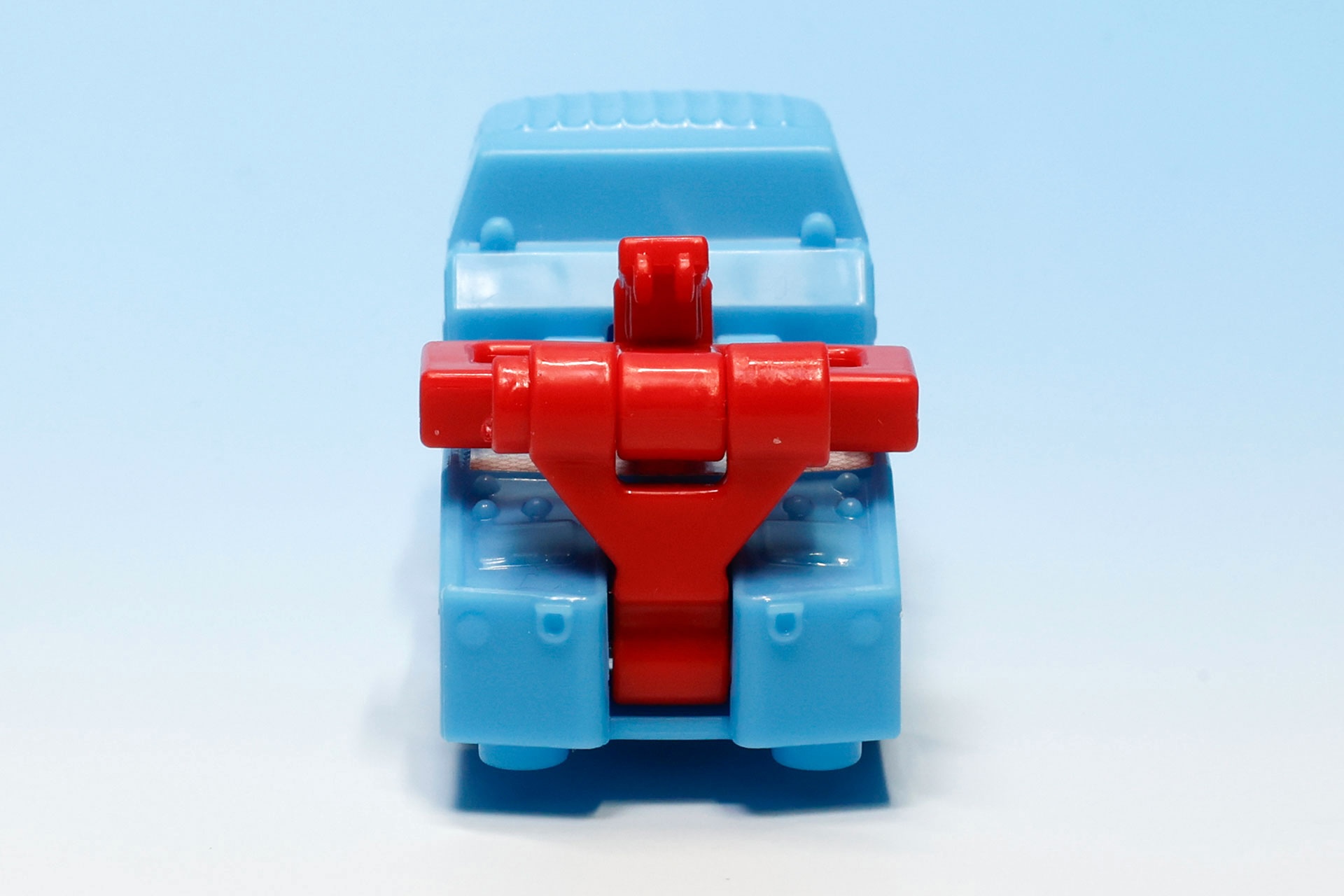 荷台のアーム部分が目立つ