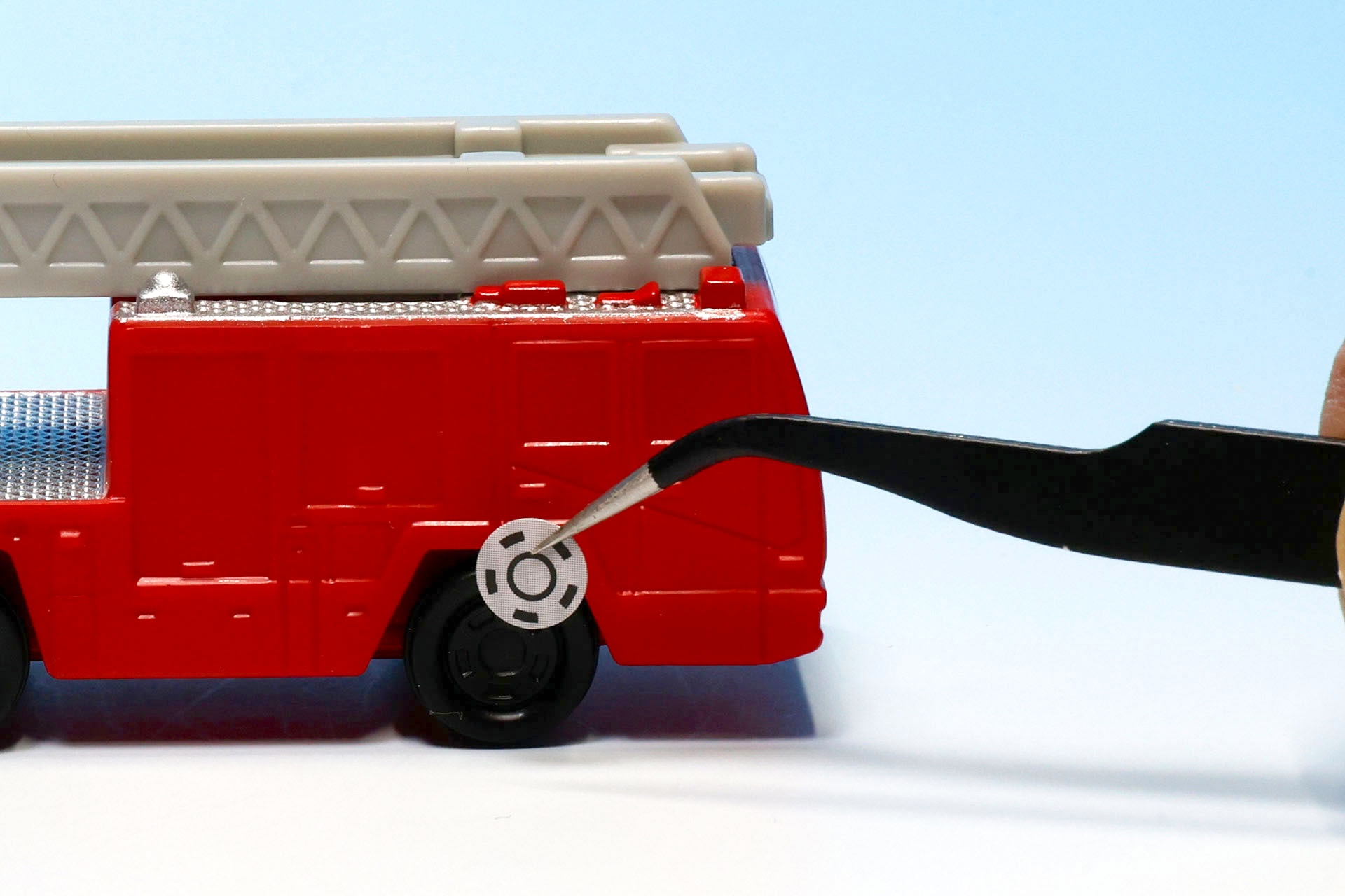 まずはシールを貼っていこう