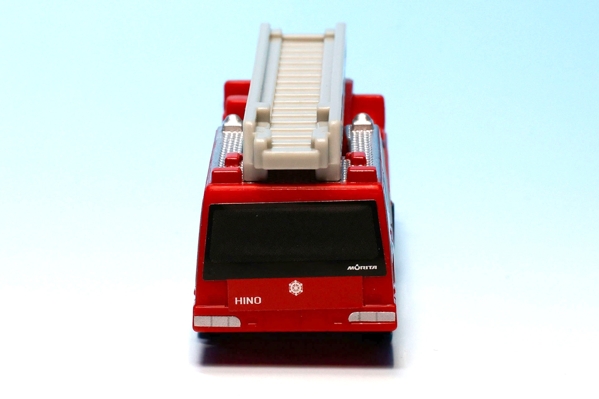 正面から見るとなかなかゴツい