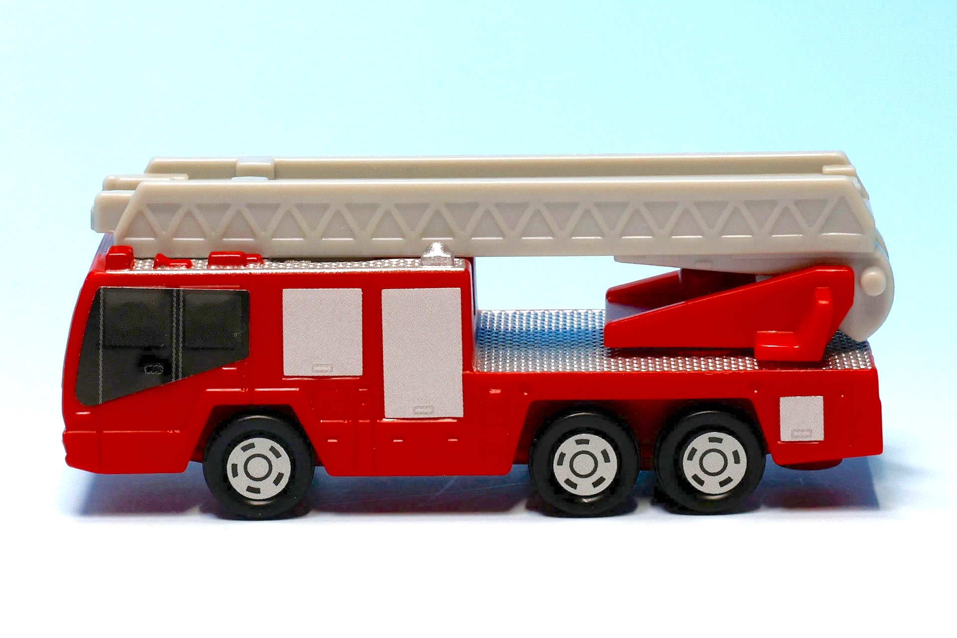 はしご付き消防車らしいスタイルだ