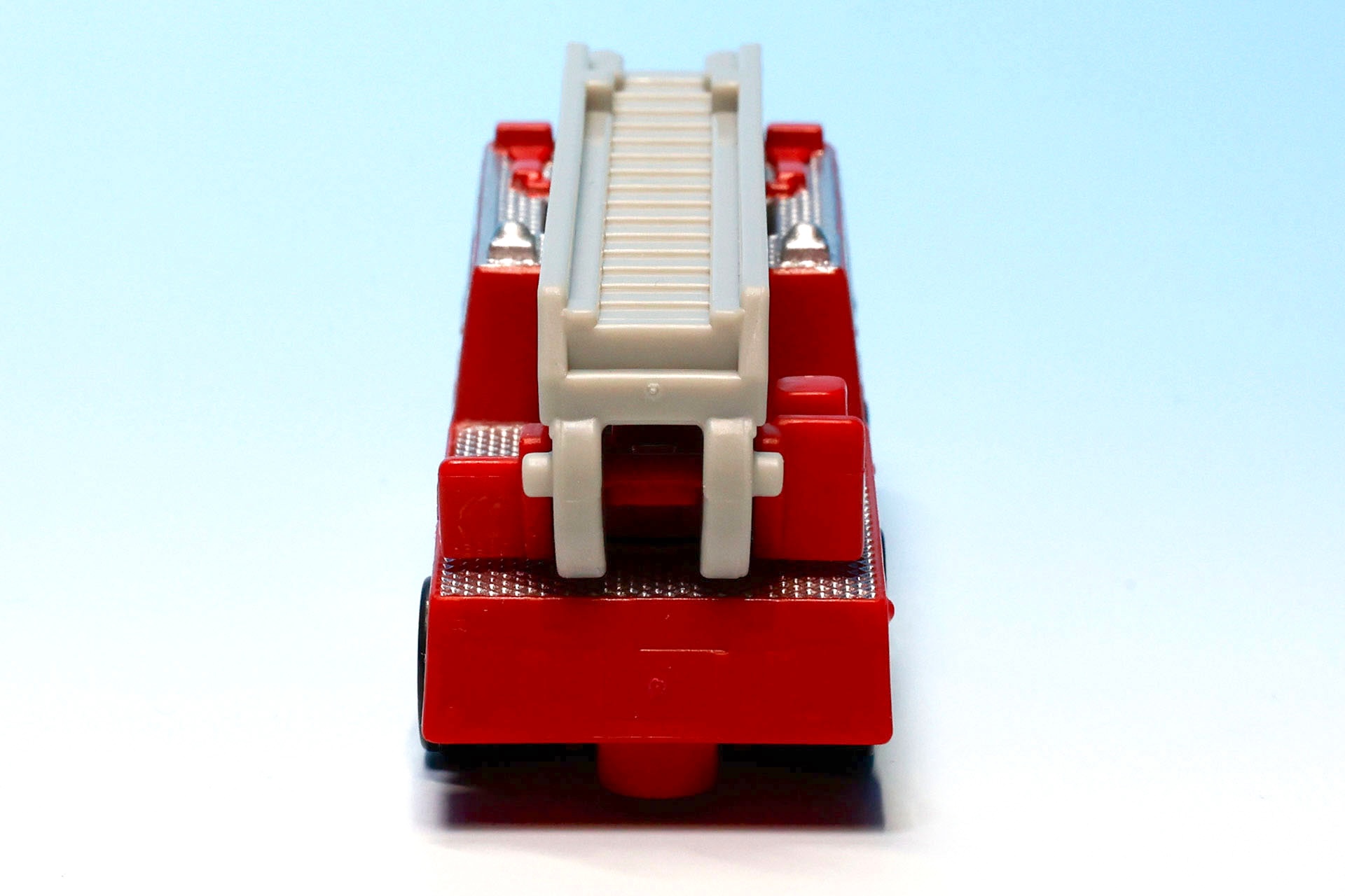 車両の後方は段差が付けられている