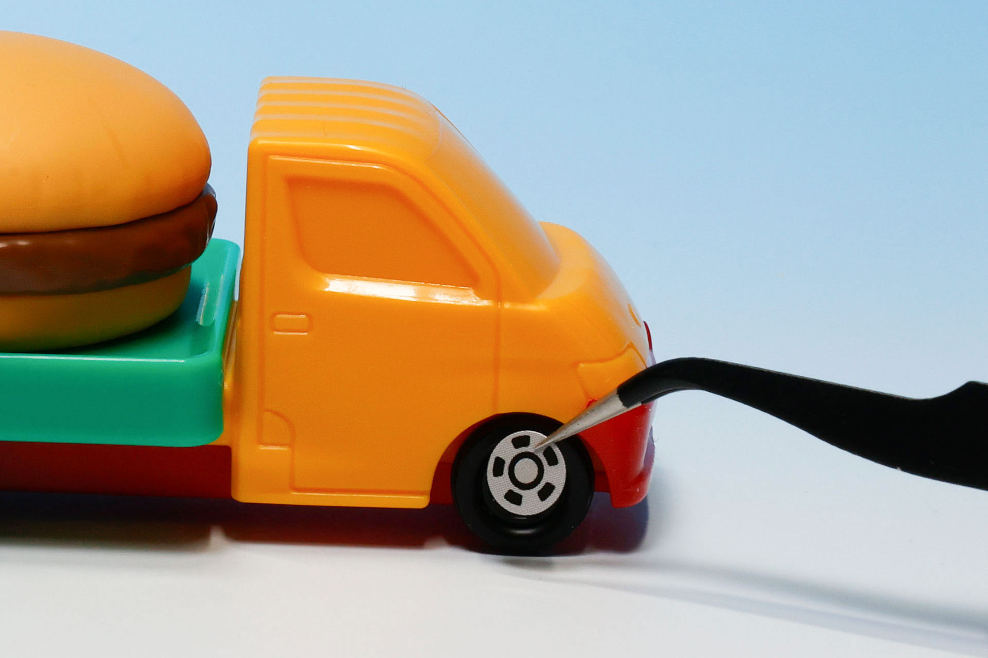 まずはシールで見た目をデコレーションしよう