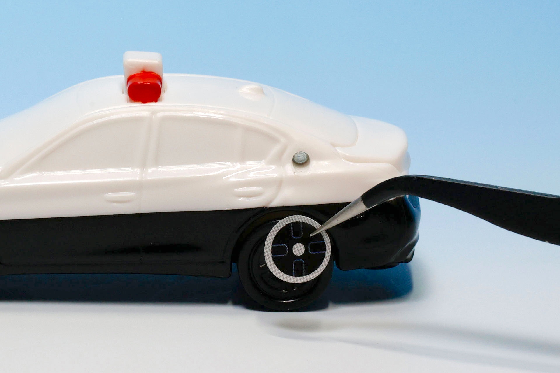 シールを貼っていくとそれっぽい見た目に仕上がっていく