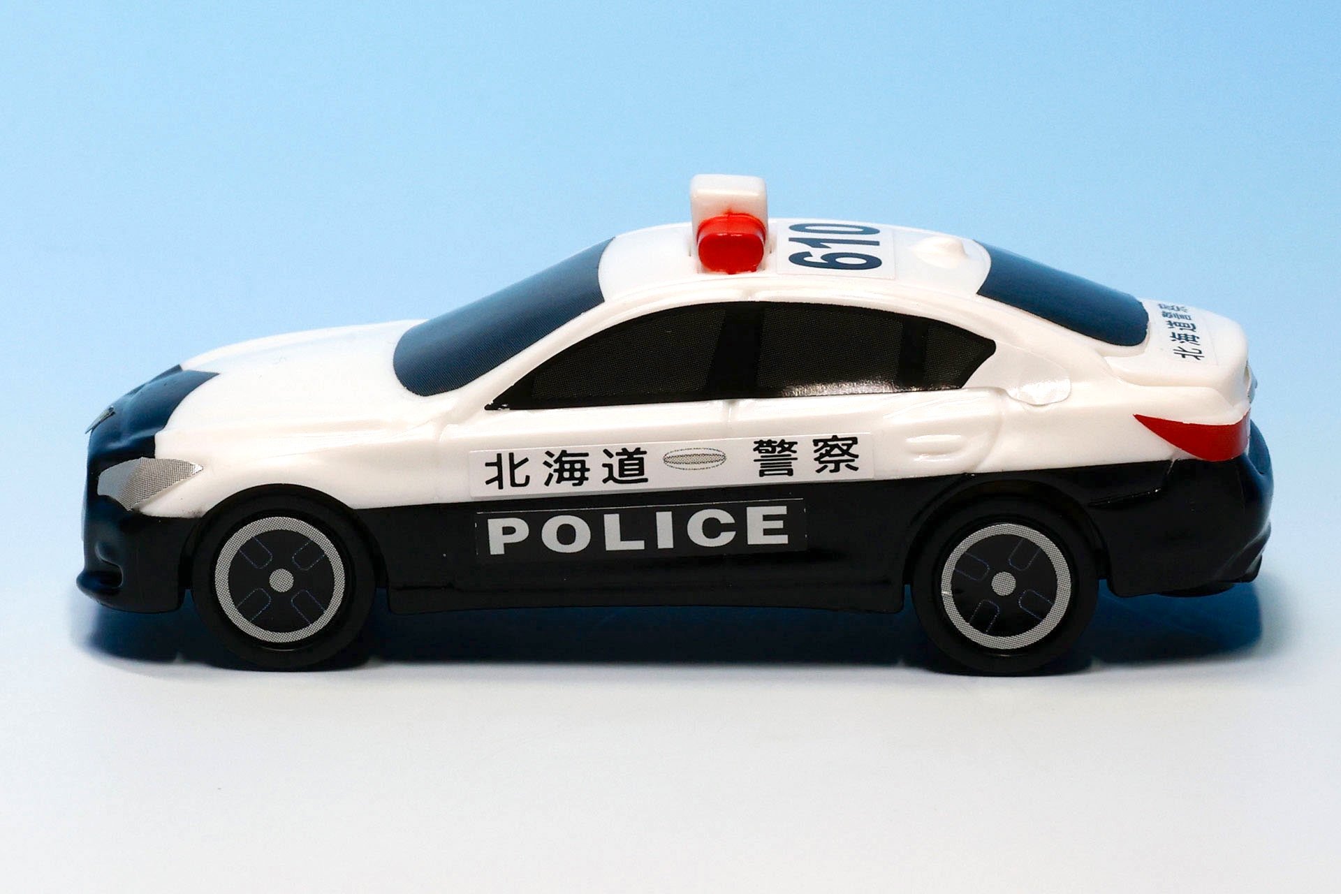 「北海道警察」の文字が目立つ