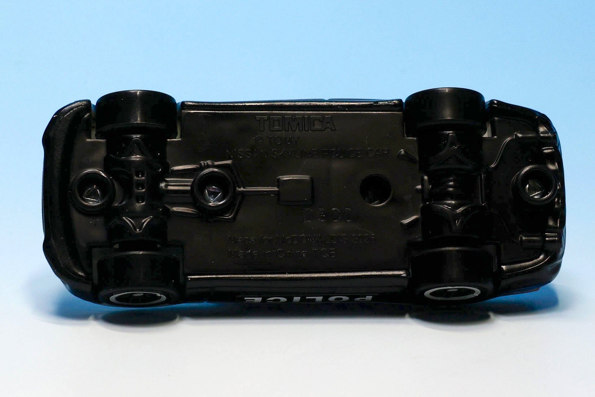 底面側は黒一色だ