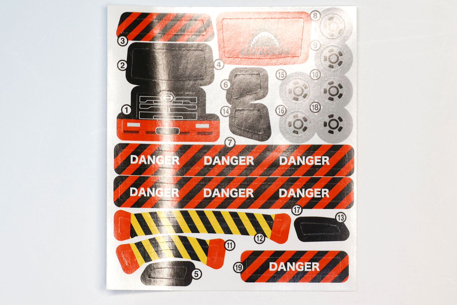 シールも少し仰々しい