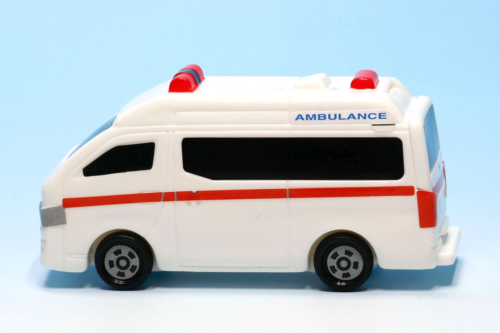 赤いラインはシールで再現したものだ