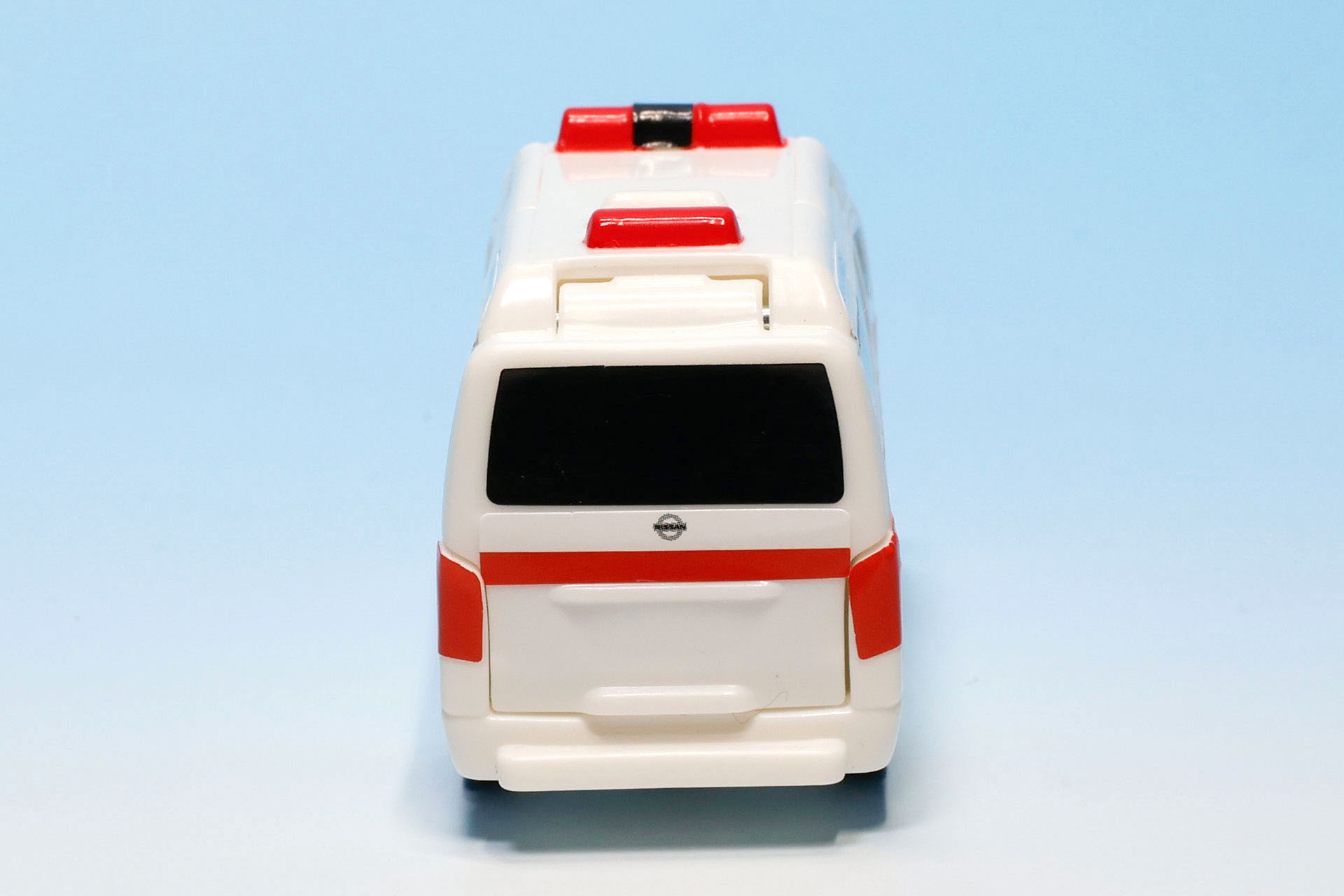 後ろ側からも救急車だとわかる