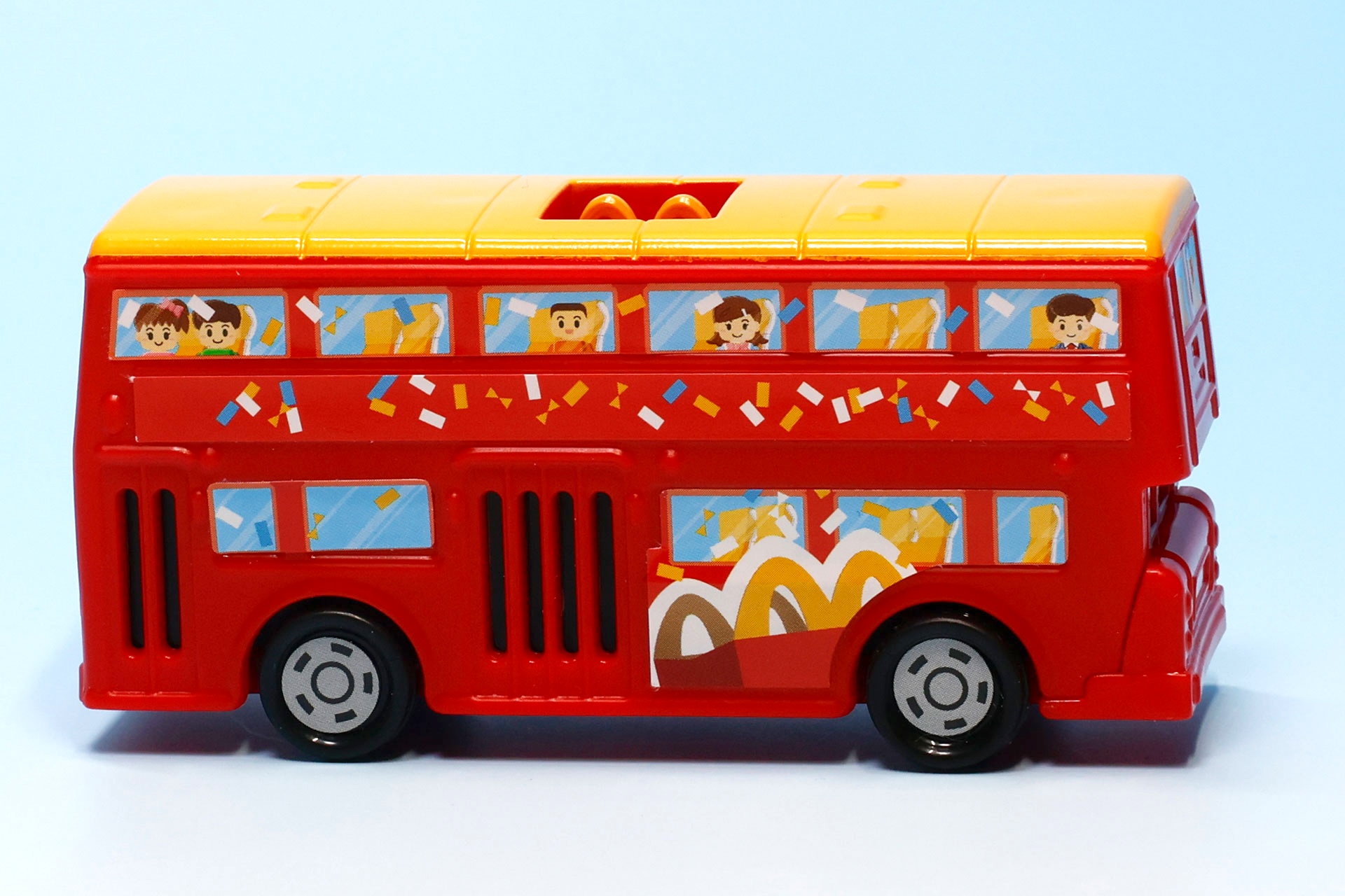 ハッピーセットらしいデコレーションが施されている