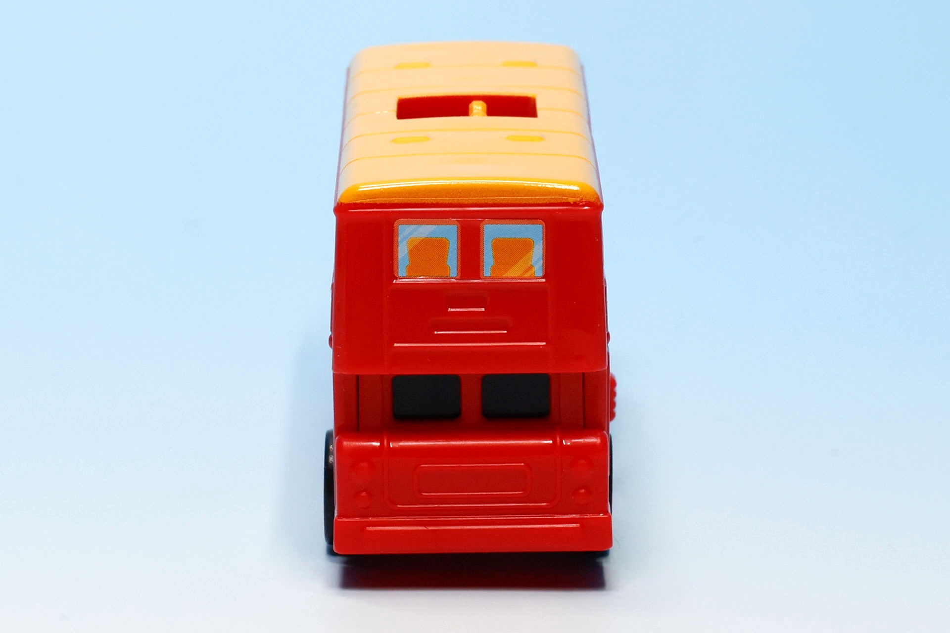 2階建ての大型バスだ