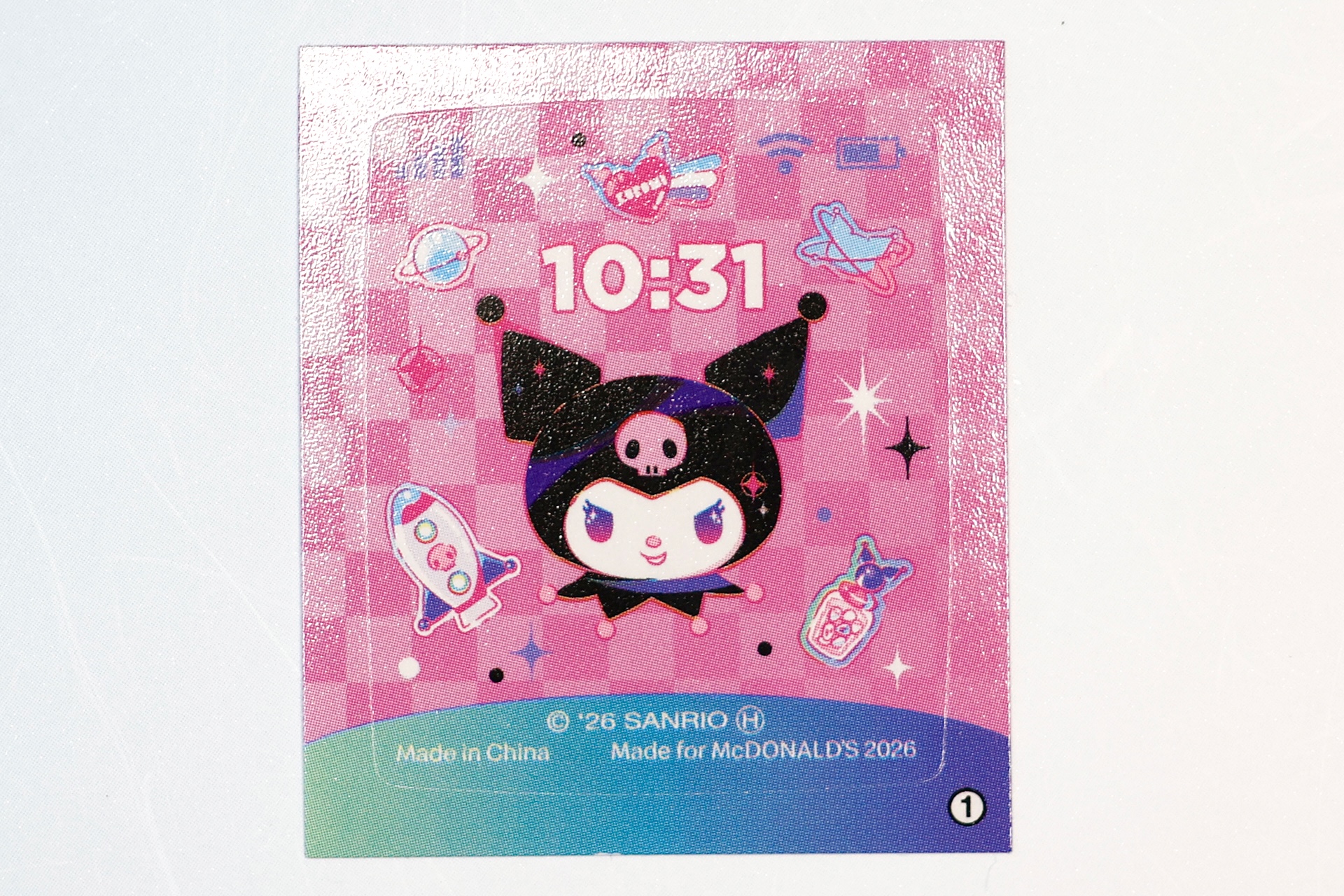 もう1枚のシールはおもちゃに貼るものだ