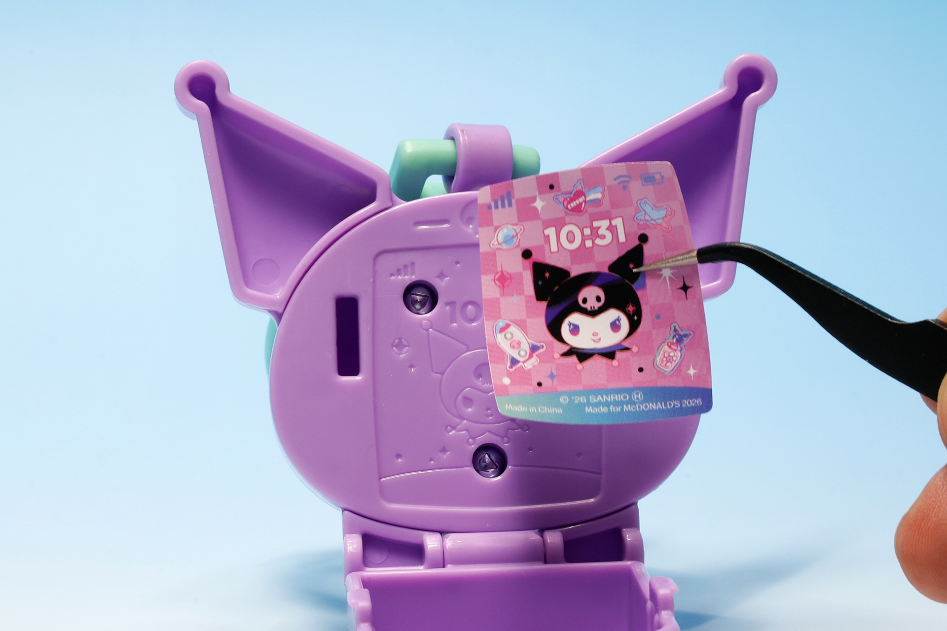 シールはケースを開けたところに貼る