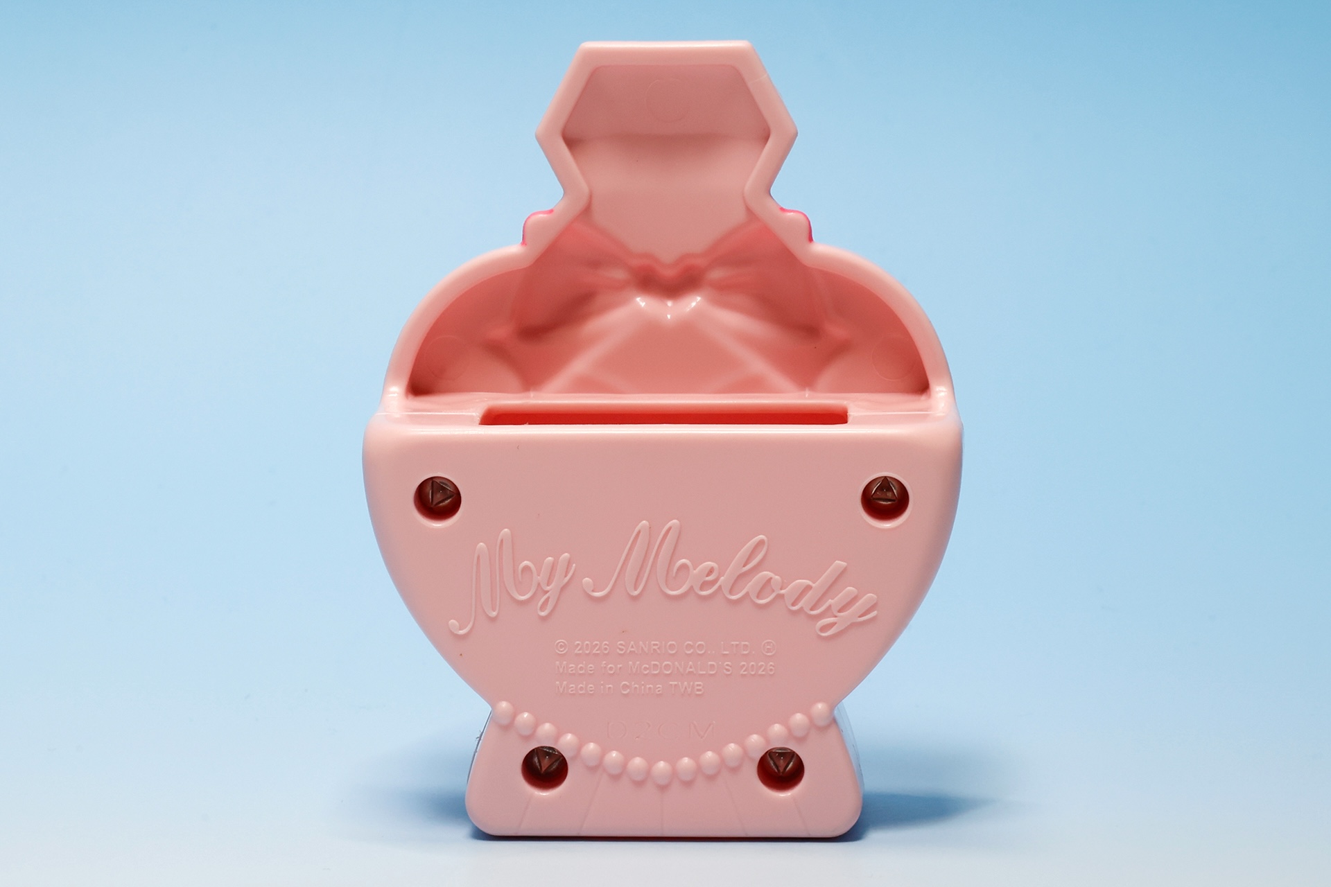 背面側にはマイメロディの名前が刻まれている