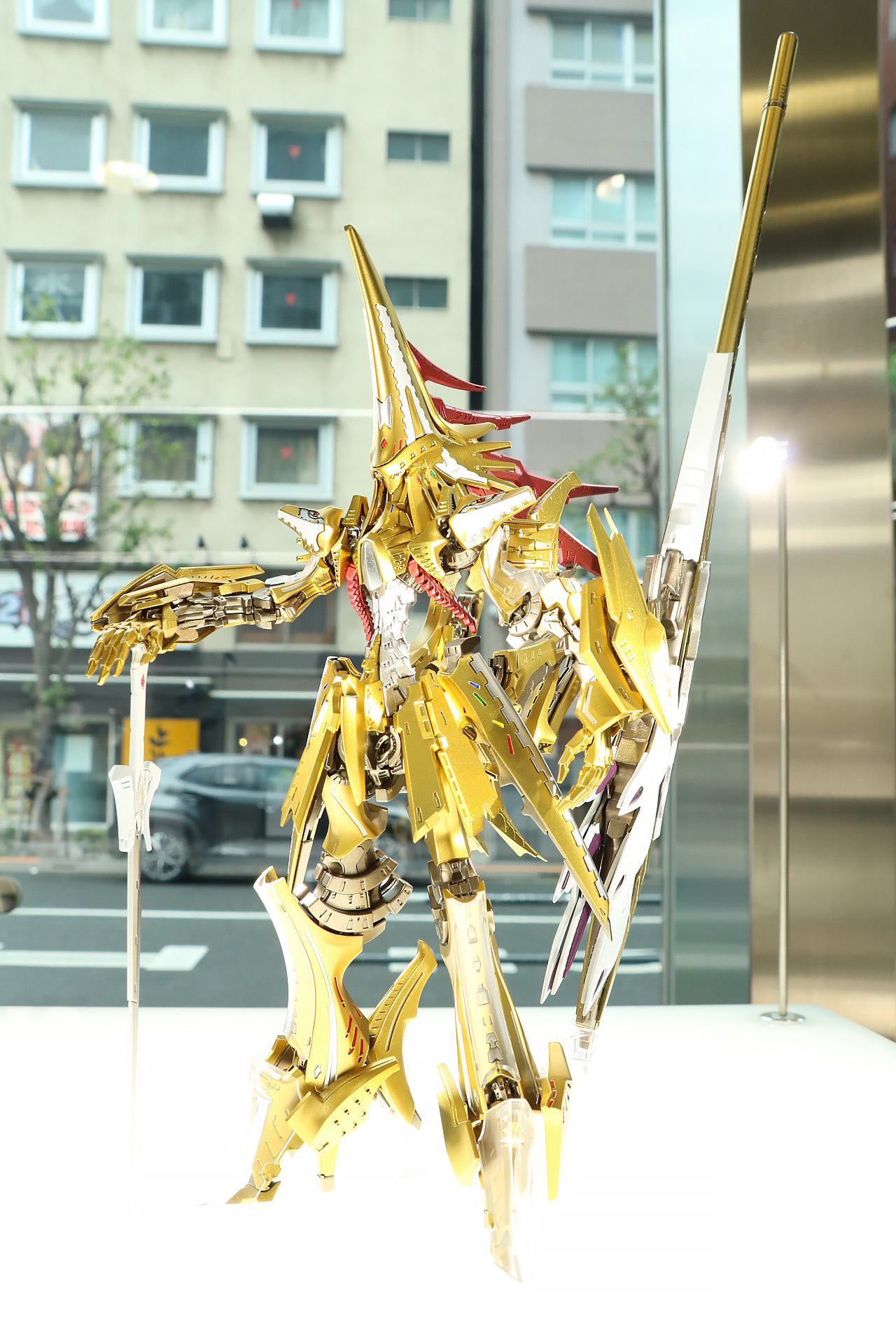 3段スイングするバスターランチャーを装備