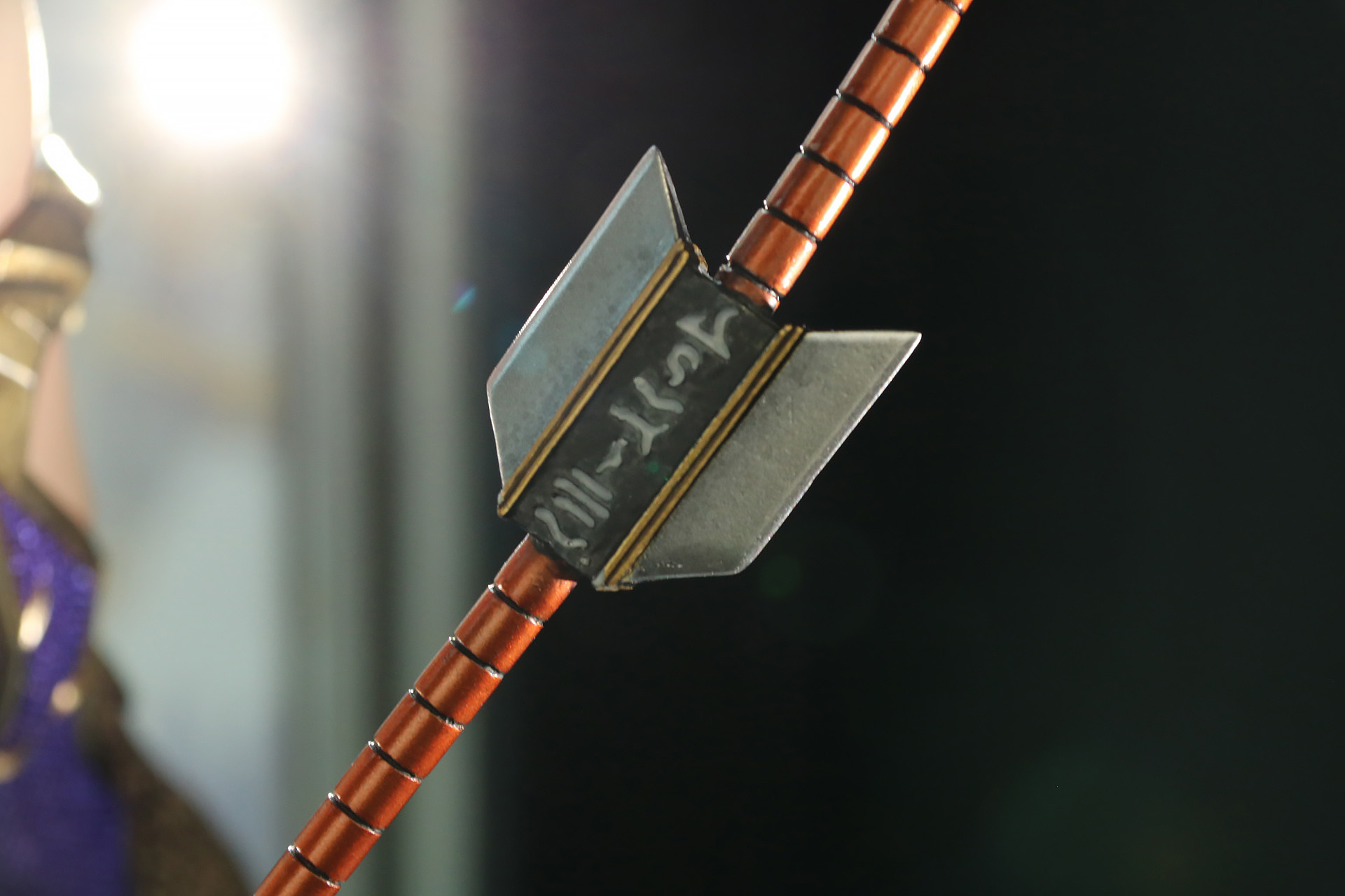 魔剣アイヴィーブレードの刃には刻印が入っている