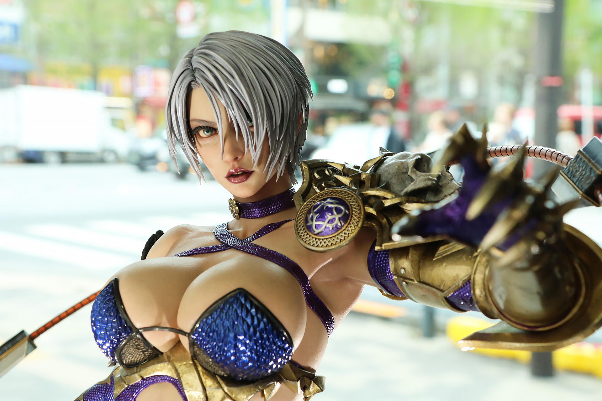 ゲームの印象を最大限引き出した端正な顔立ち