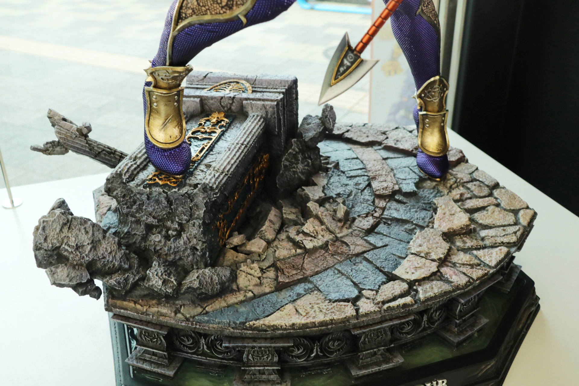 「エウリュディケ神殿・雲海の祭殿」をイメージした特製ベース