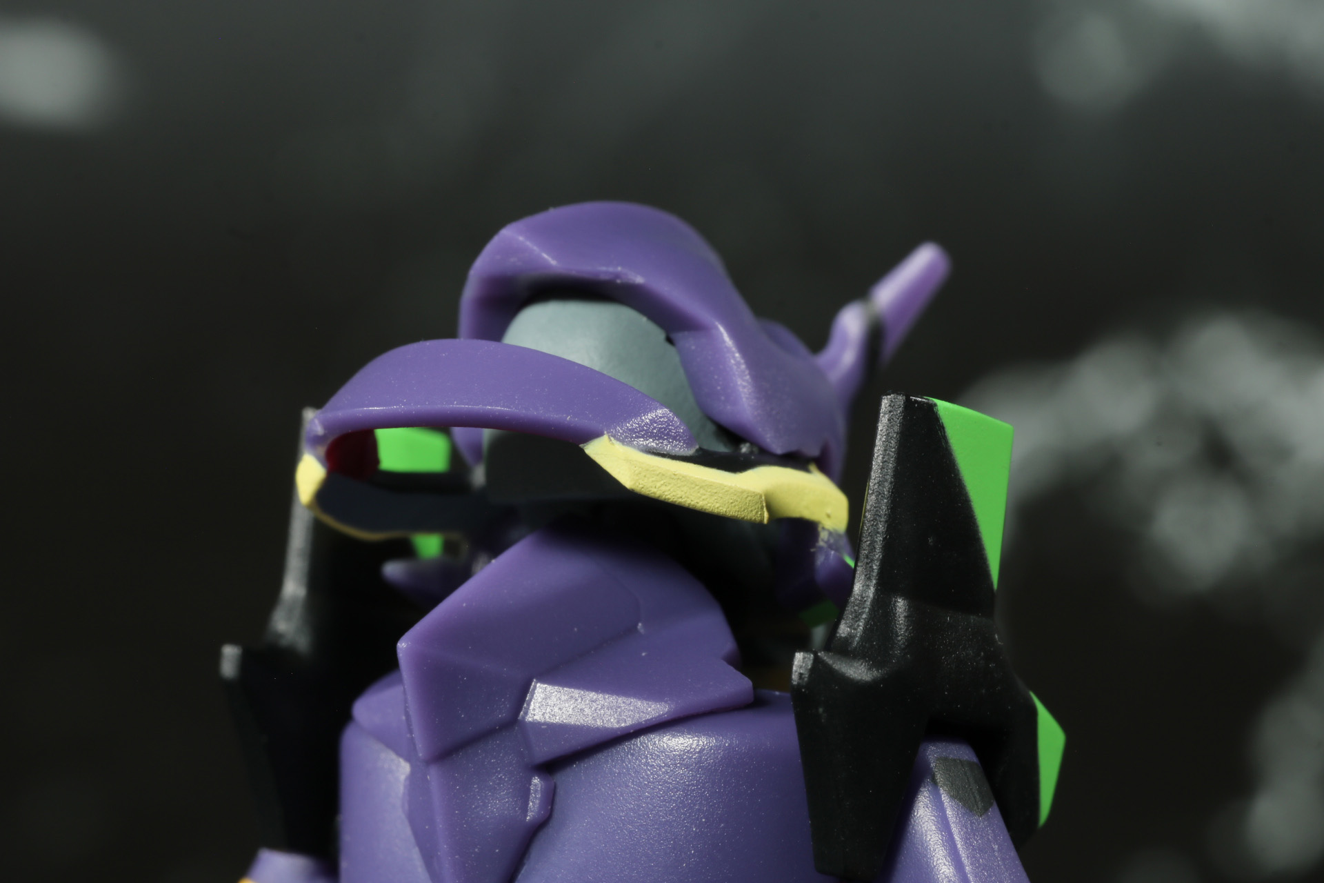 後頭部のアーマーも細かく色分けされている