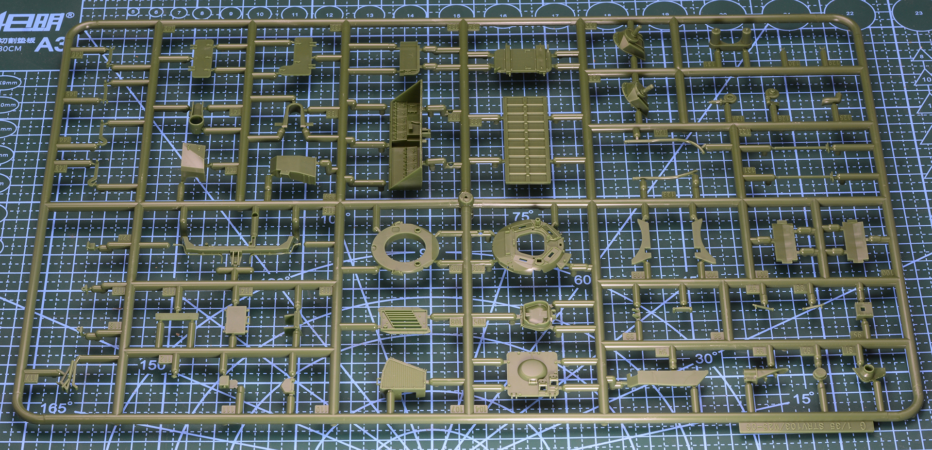 様々な場所のパーツが配置されているGパーツ