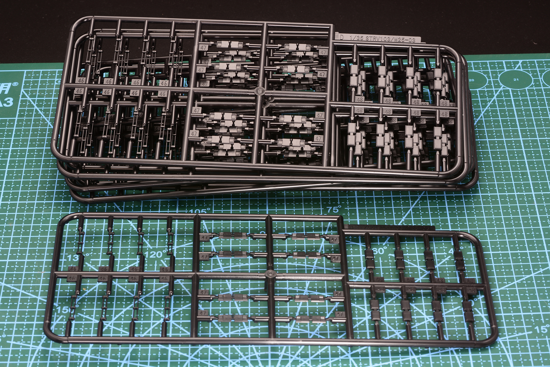 大ボリュームのDパーツ。16ものランナー数だ