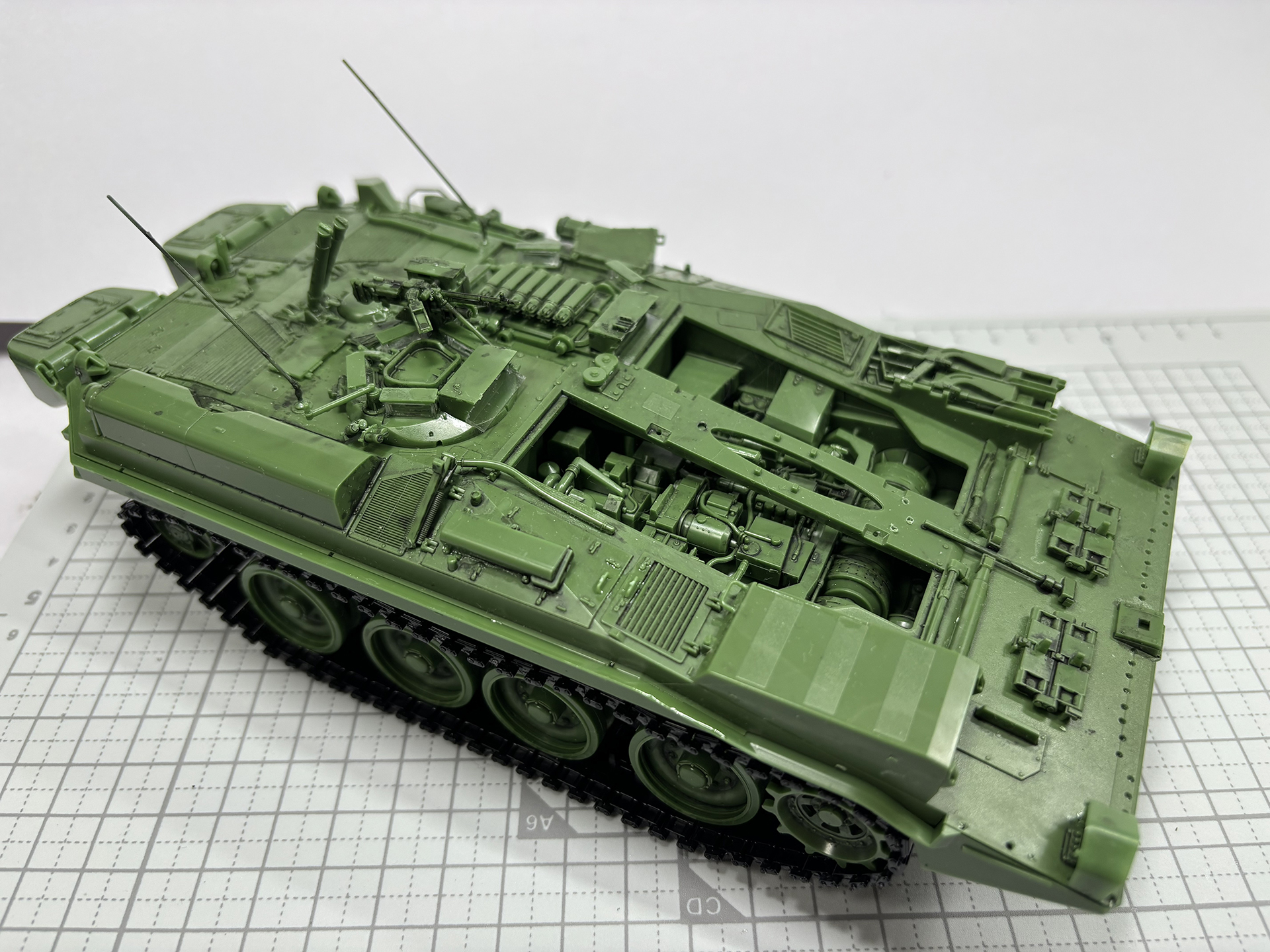 車体本体に取り付け。かなり戦車っぽくなってきた