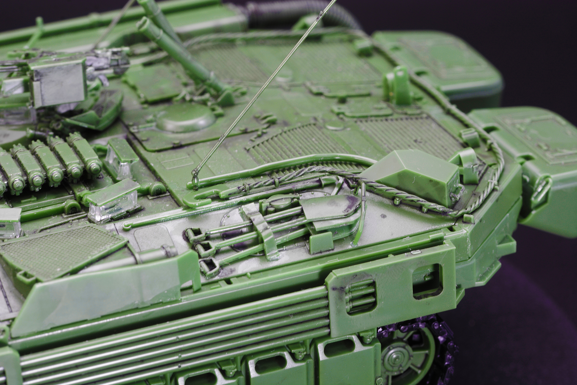 ワイヤーやスコップなど様々な装備が確認できる