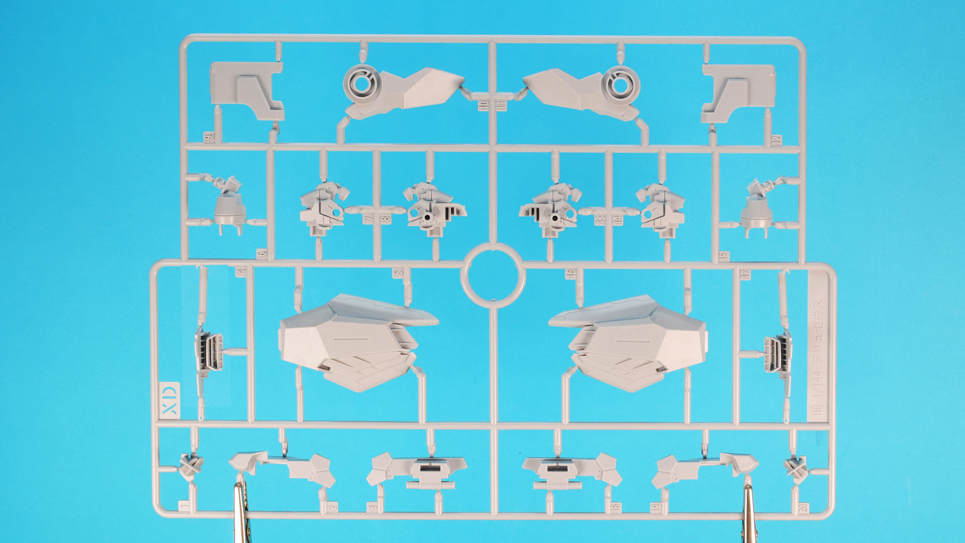 XD:脚部装甲など