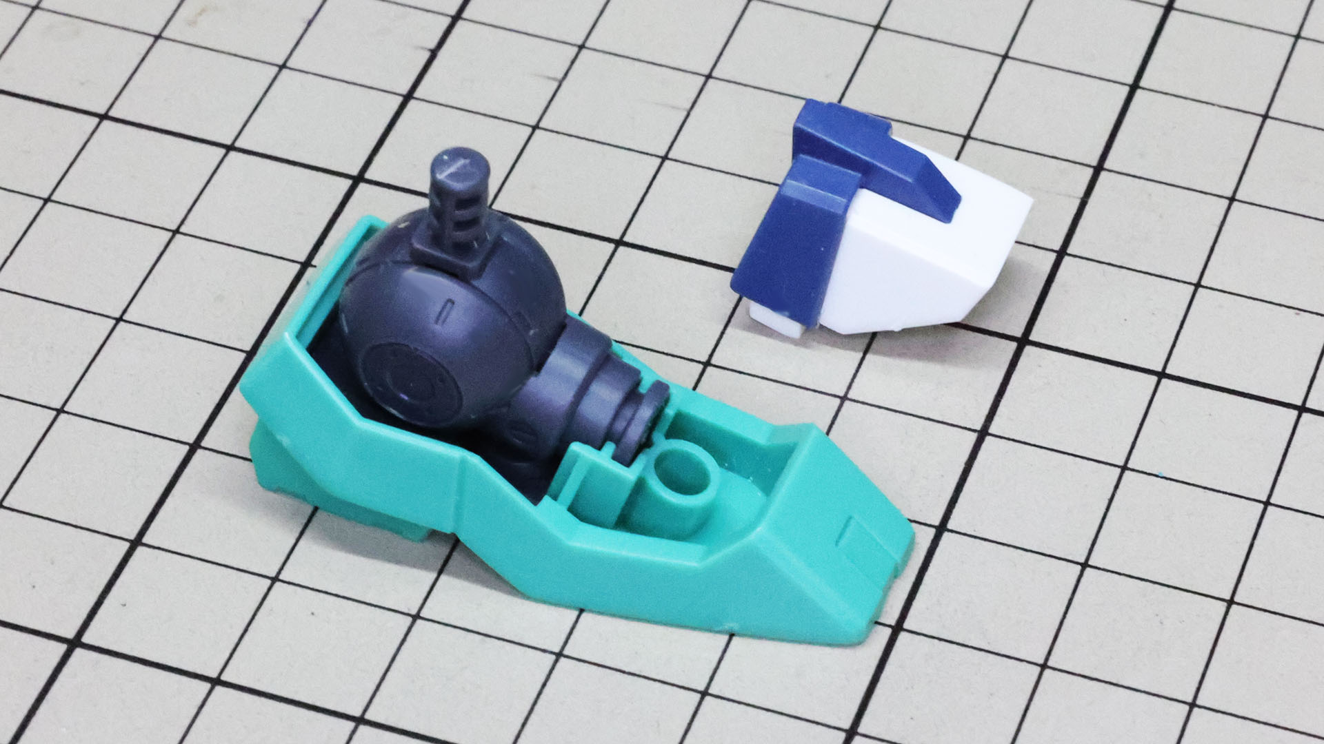 ロール軸は太い軸で実現されます