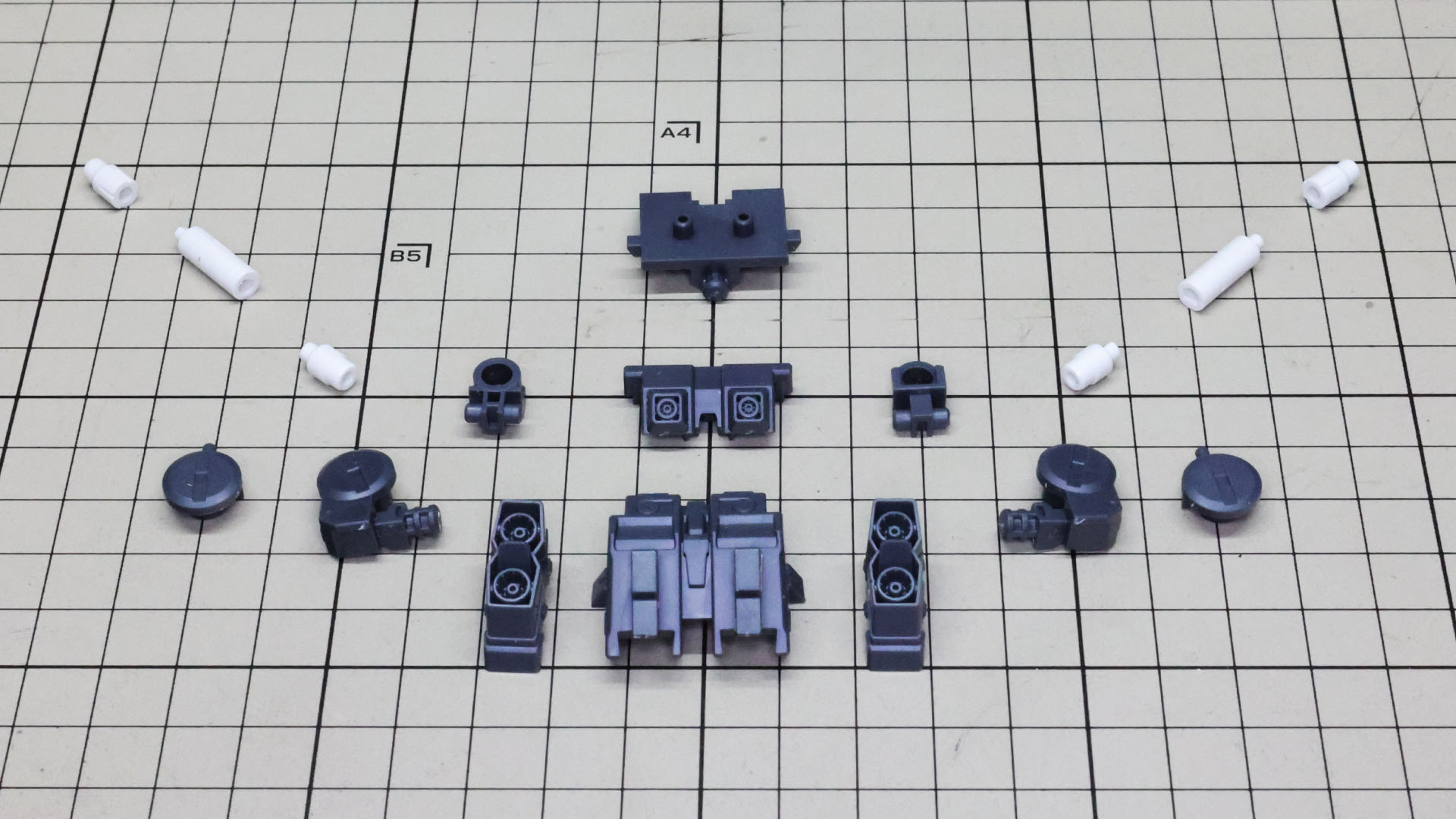 バックパックとビーム・サーベルを組んでいきます