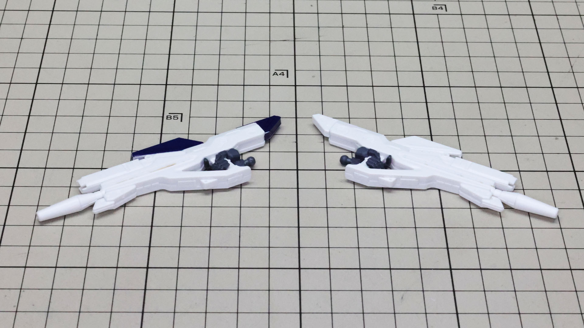 ビーム・ライフルはもう一つ組める分のパーツがあります。塗装のテストにもよさそう！