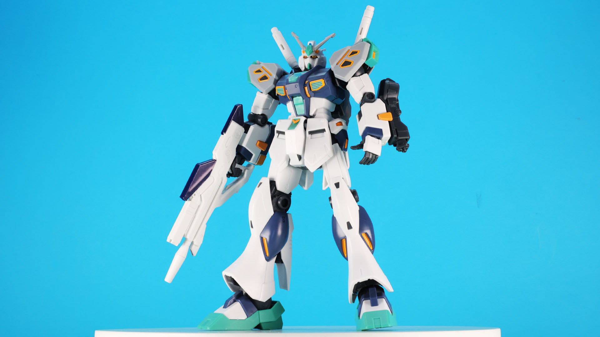 νガンダムの系譜を感じられるデザインを精密に表現しています