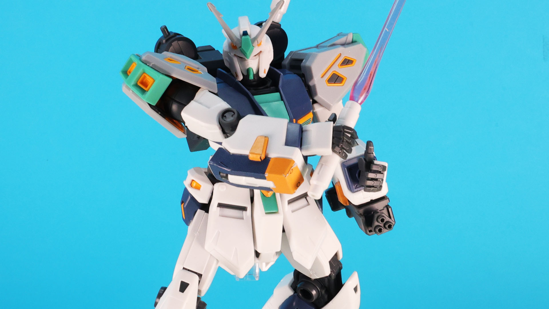 ビーム・サーベルは専用のハンドが用意されます