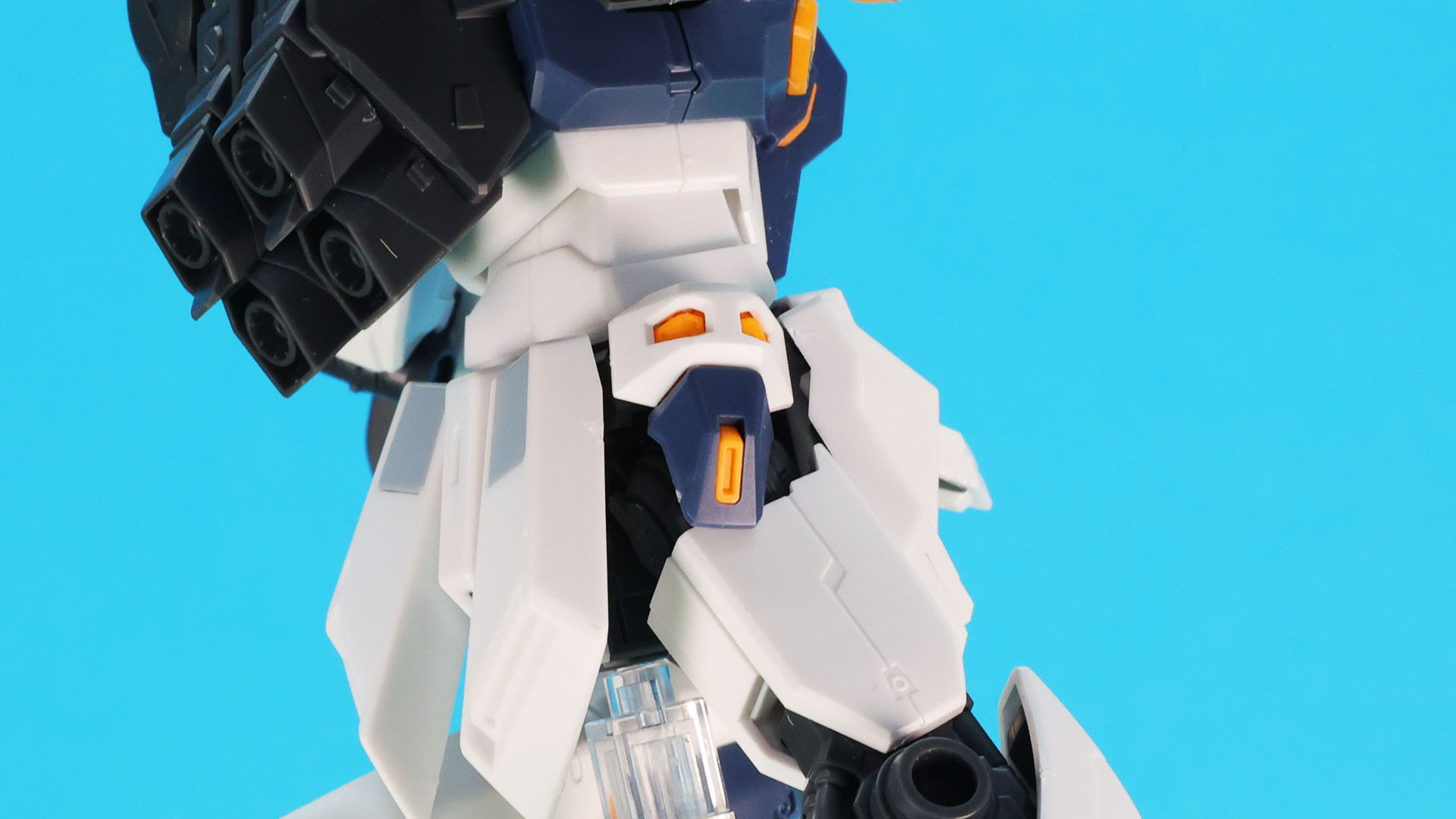 サイドアーマーのこの凝り方！