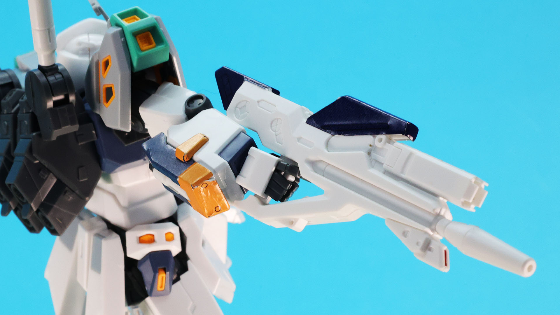 ビーム・ライフルはシールで加飾されます