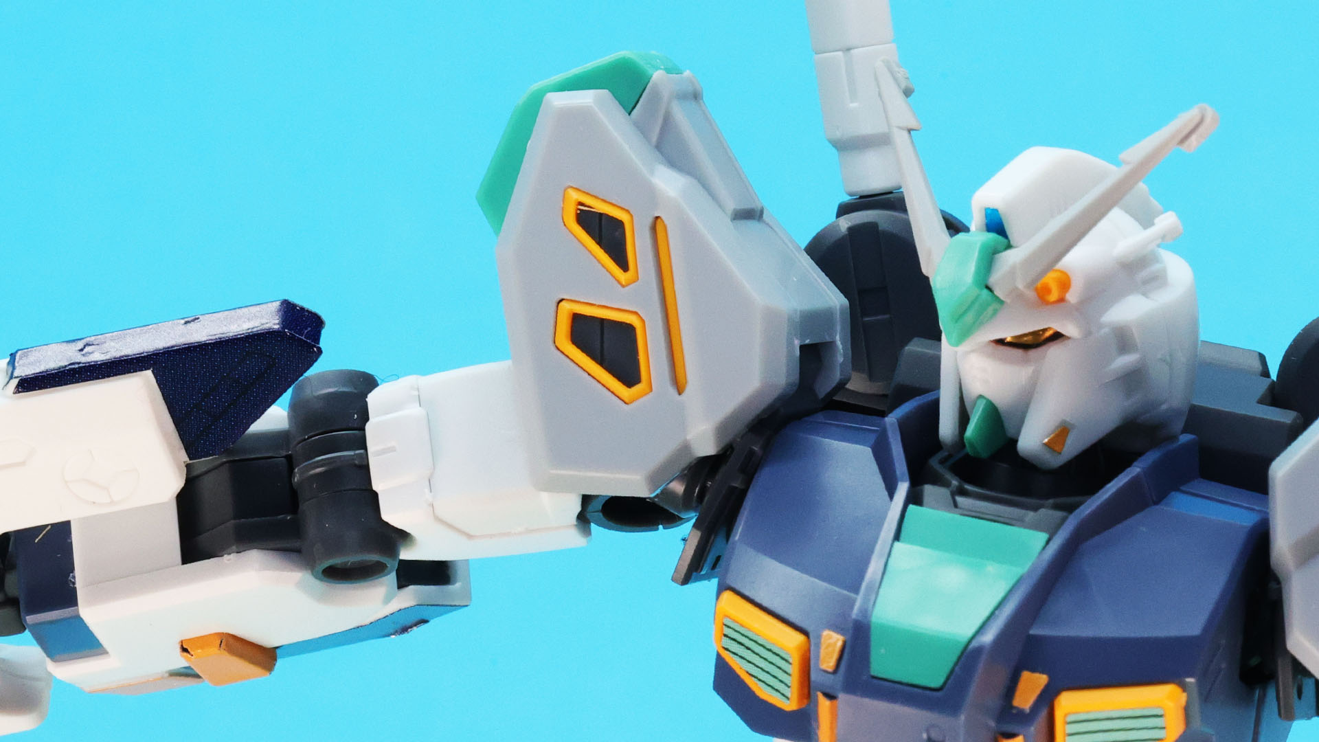 肩アーマーのカラーリングもパーツ分けで実現。これはすごい！