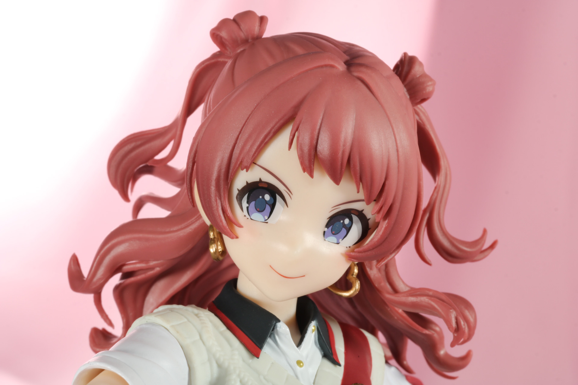 特徴的なツーサイドアップの髪型を再現