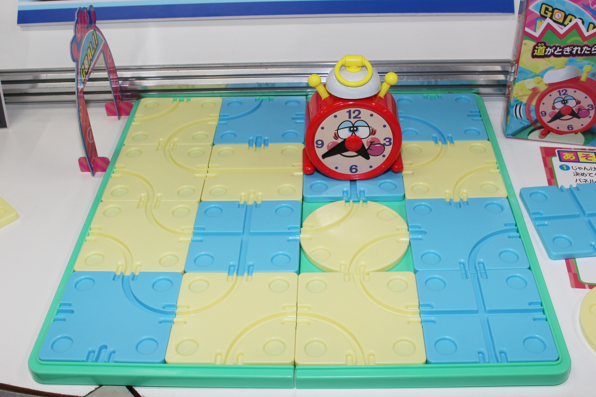 チクタクがパネルの端まで来るとベルが鳴るので、そのタイミングでパネルを動かすのが公式ルールとなる