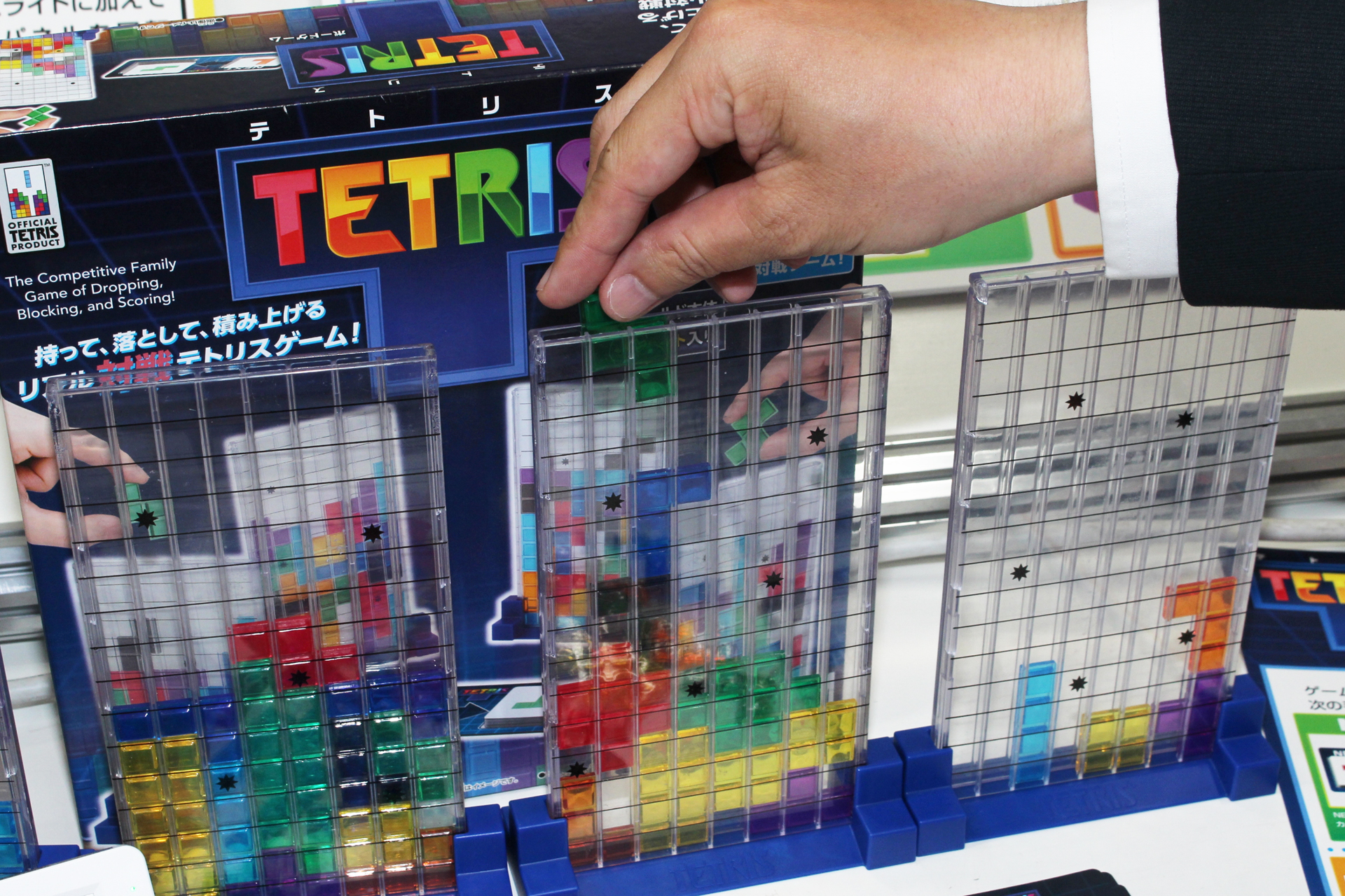 カードで出たテトリミノを、自分のフィールドの好きな位置と向きで落としていく。オリジナルのルール同様、回転はできるが裏返すことはできない