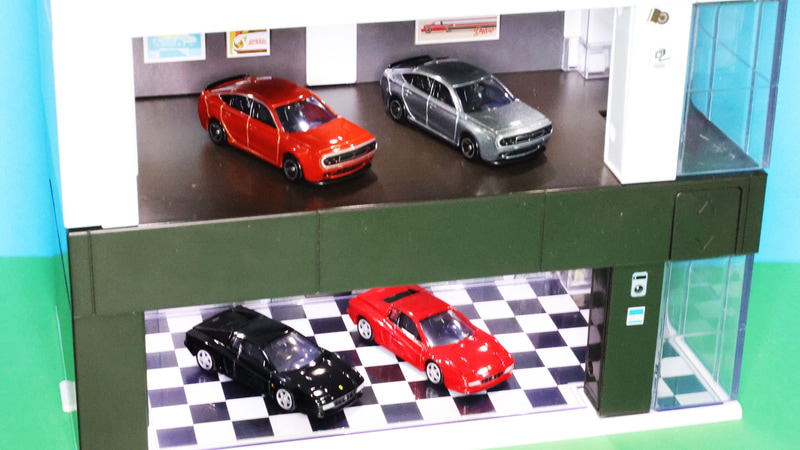 2F：No.94 光岡 M55／1F：08 フェラーリ 512 TR