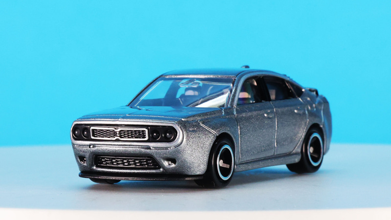 通常仕様のグレーは若干青味を感じます