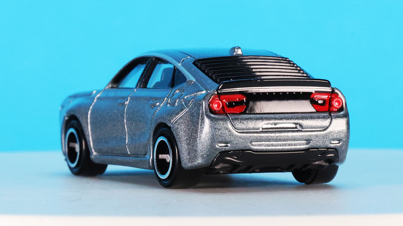 メタリック粒子の影響でサイド面の抑揚のコントラストがくっきり出ます