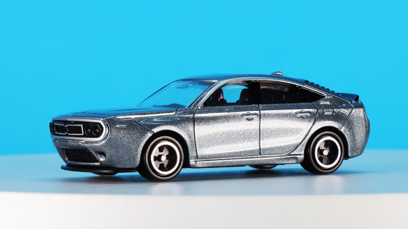 初回特別仕様は華やかなレッド！やはり赤い車は憧れます！