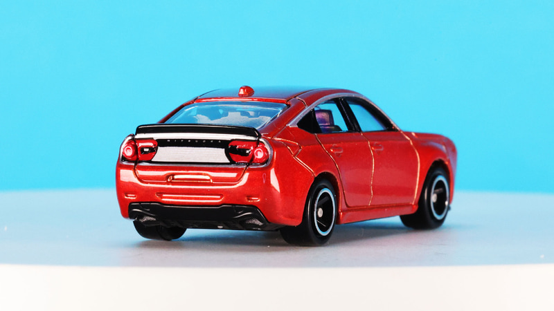 レッドはハイライトがくっきり出てなめらかなキャラクターラインを浮かび上がらせます