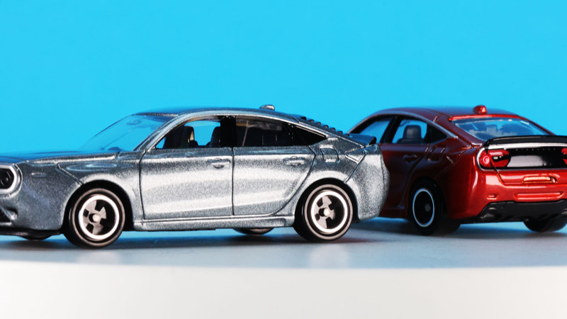 ホイールはブラック＋シルバーメッキリングのトミカホイールです