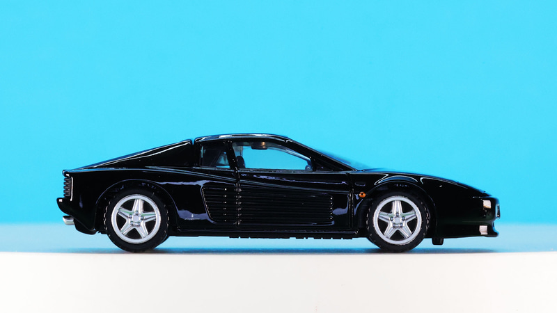 発売記念仕様のブラックは流麗なシルエットの中の強大なパワーをイメージさせます