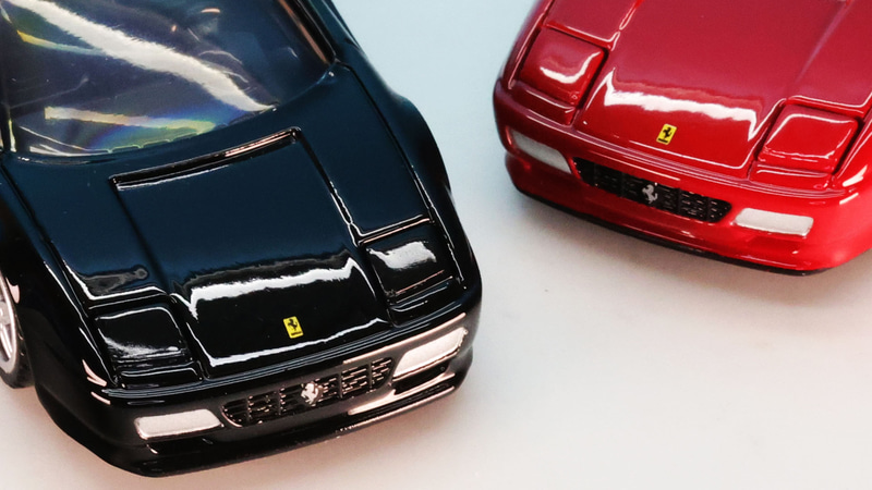 フロントにはフェラーリのロゴをプリントしています