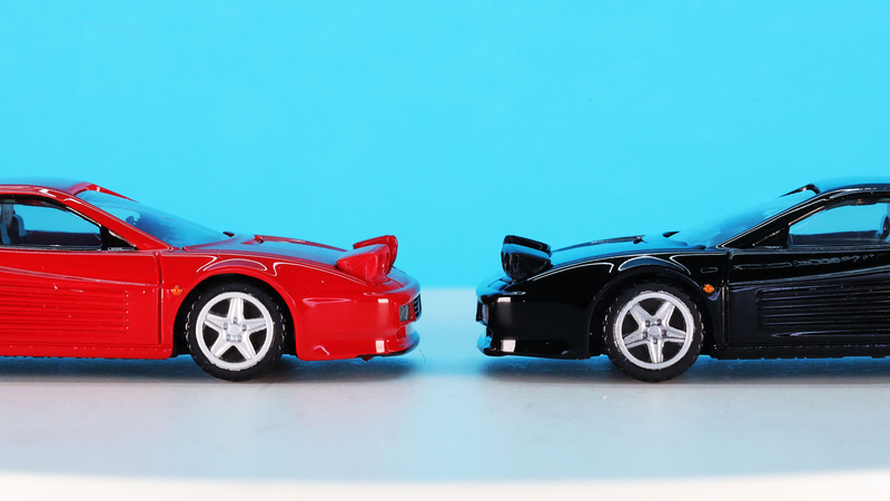 低いノーズからぴょんと飛び出したリトラクタブルライト！