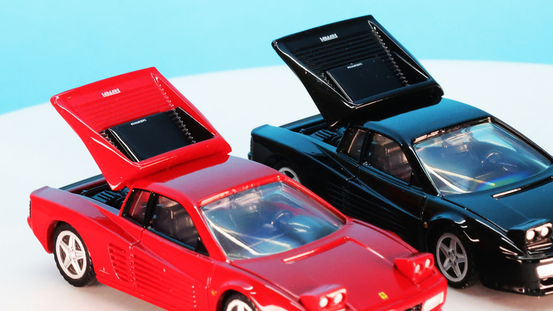 跳ねあがったエンジンフードがかっこいい