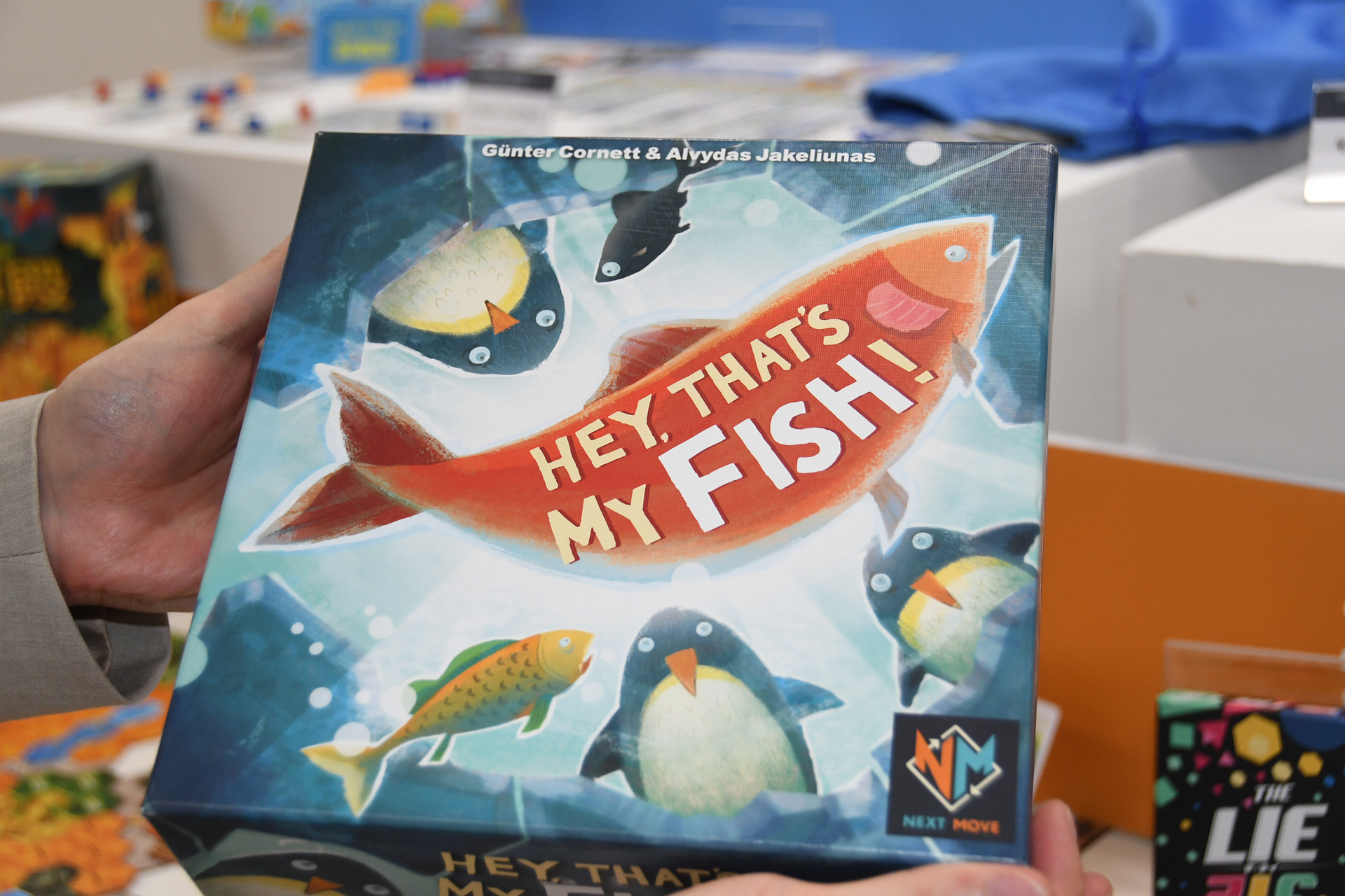 本作はドイツのFantasy Flight Gamesが開発した商品の日本語版となる。英語題は「HEY THAT'S MY FISH！」